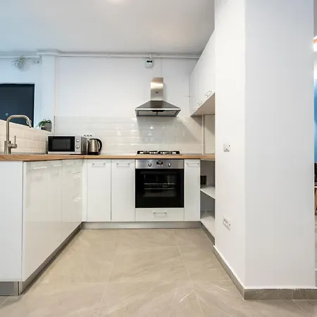 Blue Design In Magheru Apartment